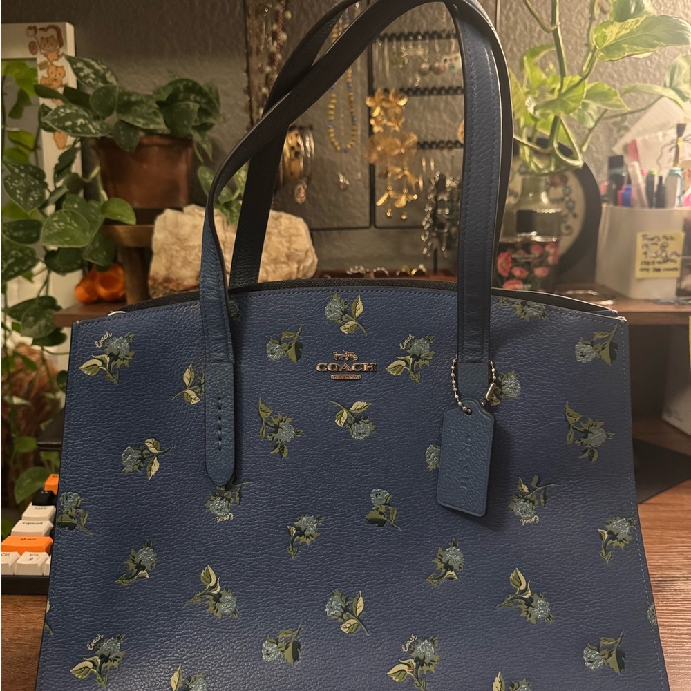 Coach Charlie Carryall Shoulder bag with Coach Tag (BARELY USED)